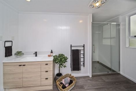 Photo of property in 36 Tawhiti Road, Hawera, 4610