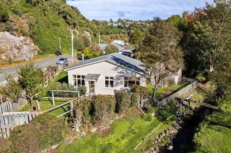 Photo of property in 2 Warburton Street, Karoro, Greymouth, 7805