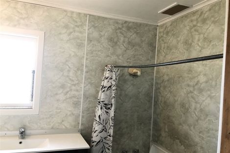 Photo of property in 75 Larnoch Road, Henderson, Auckland, 0610