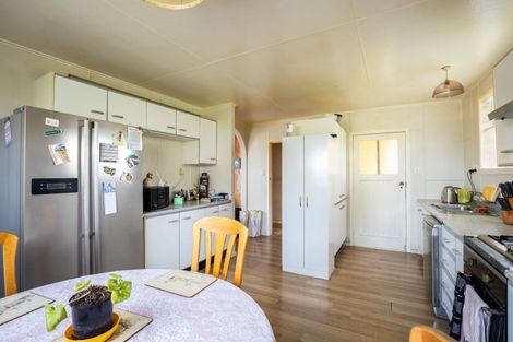 Photo of property in 32 Endeavour Street, Marfell, New Plymouth, 4310