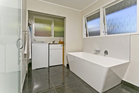 Photo of property in 13 Brigantine Drive, Beach Haven, Auckland, 0626
