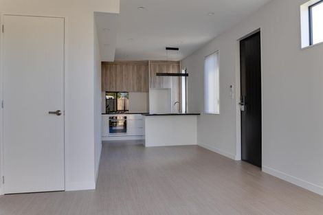 Photo of property in 4/21 Akoranga Drive, Northcote, Auckland, 0627