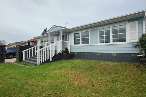 Photo of property in 33b Gill Avenue, Te Atatu Peninsula, Auckland, 0610