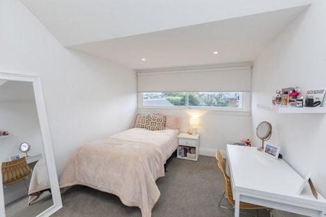 Photo of property in 111 Saint Andrews Square, Strowan, Christchurch, 8052