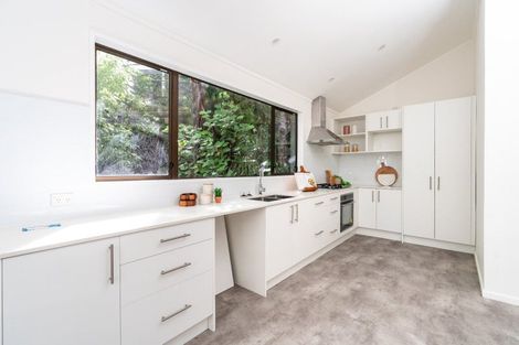 Photo of property in 16 Garden Road, Northland, Wellington, 6012