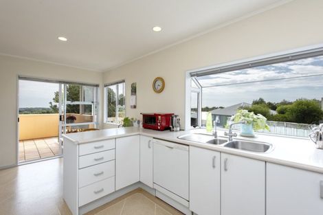 Photo of property in 58 Kakariki Grove, Waikanae, 5036