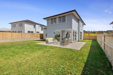 Photo of property in 17 Kuku Avenue, Red Beach, 0932