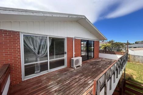 Photo of property in 33 School Road, Te Atatu South, Auckland, 0610
