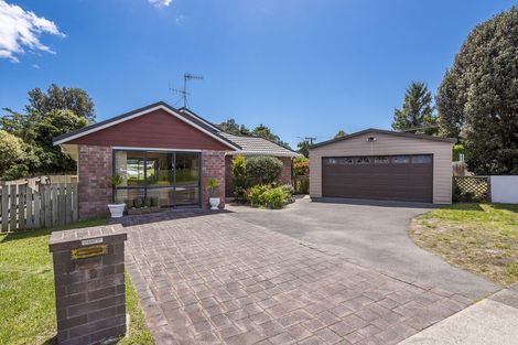 Photo of property in 2 Realm Drive, Paraparaumu, 5032