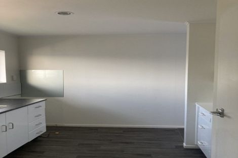 Photo of property in 105f2 Apu Crescent, Lyall Bay, Wellington, 6022