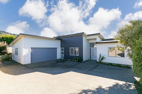 Photo of property in 18 Cosgrove Rise, Riverstone Terraces, Upper Hutt, 5018