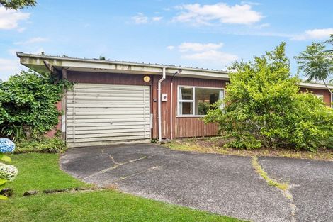 Photo of property in 2/1 Golf Road, New Lynn, Auckland, 0600
