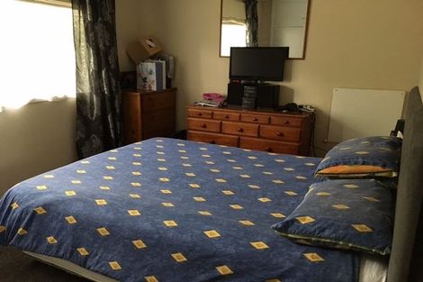 Photo of property in 1/29 Ridgewood Crescent, Birkenhead, Auckland, 0626