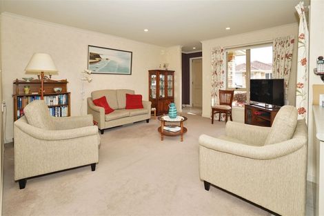 Photo of property in 37 Sovereign Isle Lane, Rototuna, Hamilton, 3210