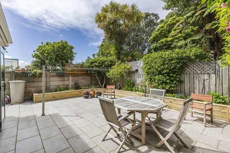 Photo of property in 2/23 Tanera Crescent, Brooklyn, Wellington, 6021