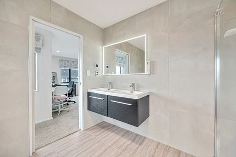 Photo of property in 13 Spyglass Street, Red Beach, 0932