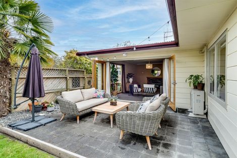Photo of property in 2/100 Avondale Road, Taradale, Napier, 4112