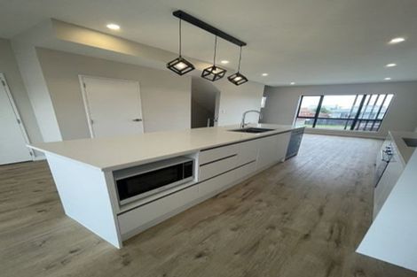 Photo of property in 2/58 Te Atatu Road, Te Atatu South, Auckland, 0610