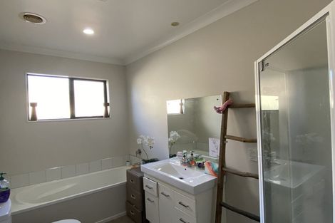 Photo of property in 13 Yarnbrook Grove, Churton Park, Wellington, 6037