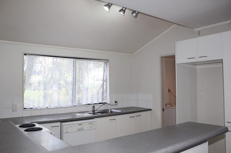 Photo of property in 17 Hutchinson Avenue, New Lynn, Auckland, 0600