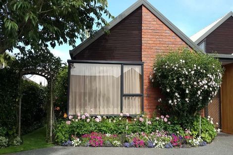 Photo of property in 3 Broadfell Avenue, Avonhead, Christchurch, 8042