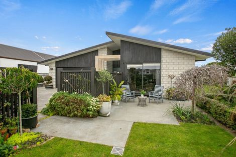 Photo of property in 10 Francis Douglas Drive, Westown, New Plymouth, 4310