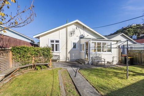 Photo of property in 23 Endeavour Street, Lyall Bay, Wellington, 6022