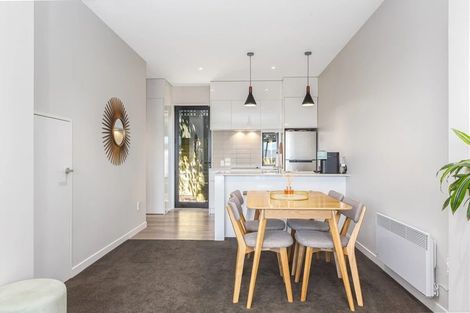 Photo of property in 2/6 Oswald Crescent, Paparangi, Wellington, 6037