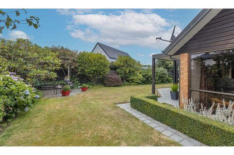Photo of property in 35 Glenburn Place, Avonhead, Christchurch, 8042
