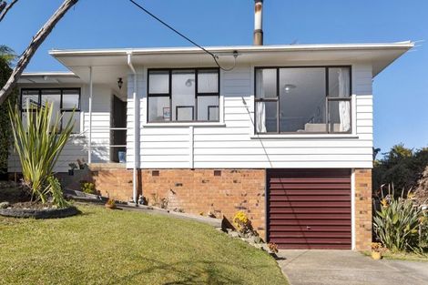 Photo of property in 24 School Road, Te Atatu South, Auckland, 0610