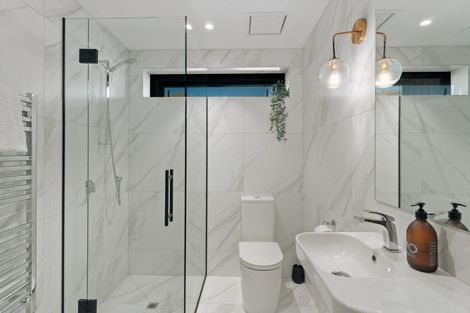 Photo of property in 15 Little Alpha Loop, Wanaka, 9305