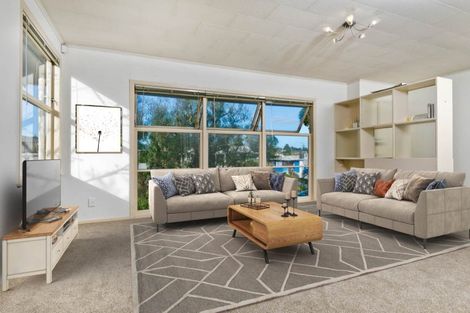 Photo of property in 1 Segedin Place, Glenfield, Auckland, 0629