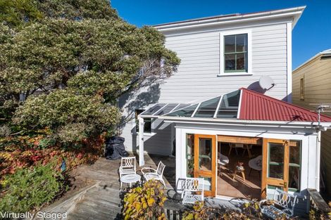 Photo of property in 4 North Terrace, Kelburn, Wellington, 6012