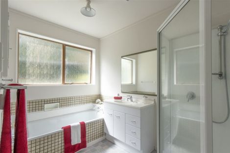 Photo of property in 96 Churton Drive, Churton Park, Wellington, 6037