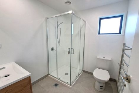 Photo of property in 2 Mikoikoi Crescent, Mangere Bridge, Auckland, 2022