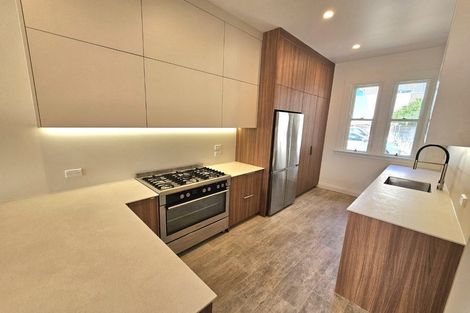 Photo of property in 512 Devon Street East, Strandon, New Plymouth, 4312