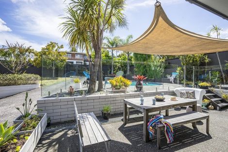 Photo of property in 28 Barlow Place, Chatswood, Auckland, 0626