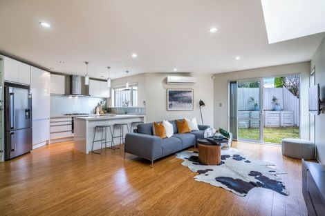 Photo of property in 46 Raleigh Road, Northcote, Auckland, 0627