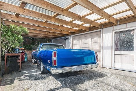 Photo of property in 33 Omega Street, Newlands, Wellington, 6037