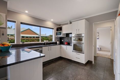 Photo of property in 90 Santa Monica Drive, Papamoa Beach, Papamoa, 3118