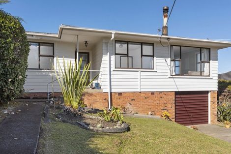 Photo of property in 24 School Road, Te Atatu South, Auckland, 0610