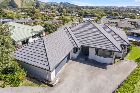 Photo of property in 54 Kakariki Grove, Waikanae, 5036