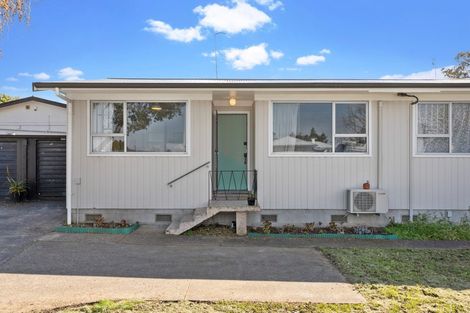 Photo of property in 2/1 Sturges Road, Henderson, Auckland, 0610