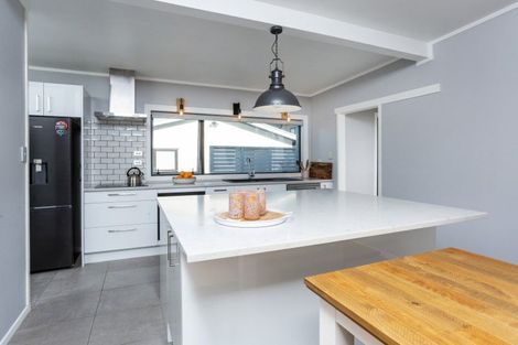 Photo of property in 2/7 Eskdale Road, Birkdale, Auckland, 0626