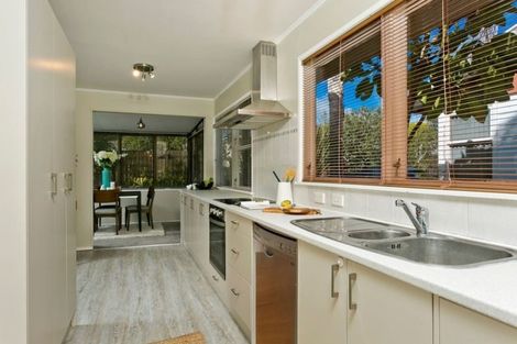 Photo of property in 32 Hatherlow Street, Glenfield, Auckland, 0629