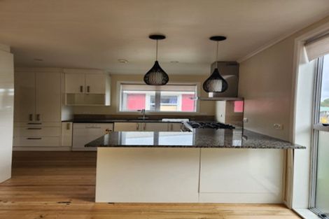 Photo of property in 2/484 East Coast Road, Windsor Park, Auckland, 0630