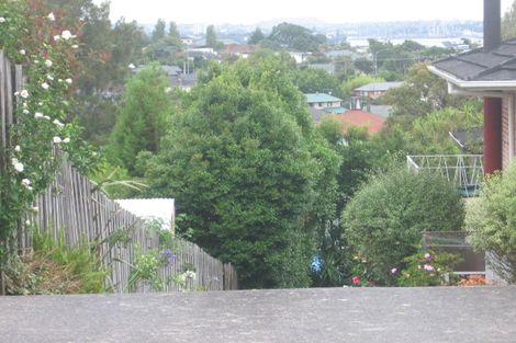 Photo of property in 2/24 Martin Crescent, Northcote, Auckland, 0627