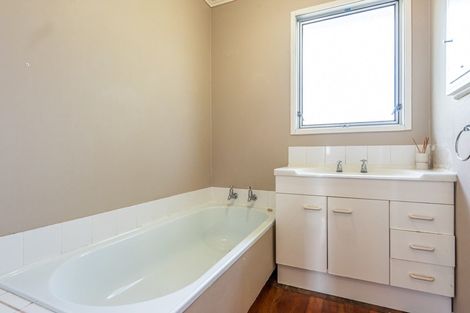 Photo of property in 12 Hollis Road, Paraparaumu Beach, Paraparaumu, 5032