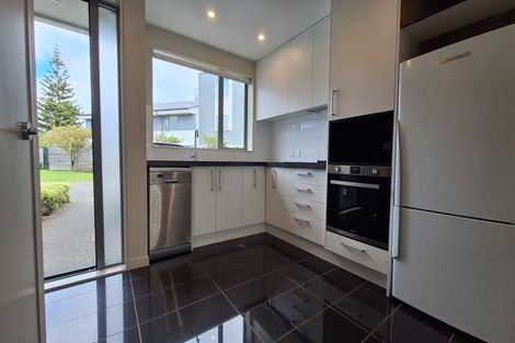 Photo of property in 2u9 Stone Street, Miramar, Wellington, 6022