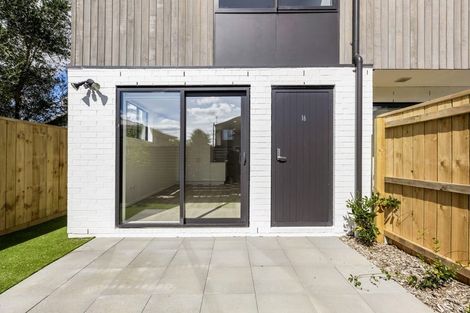 Photo of property in 16/12 Tawa Road, Te Atatu Peninsula, Auckland, 0610